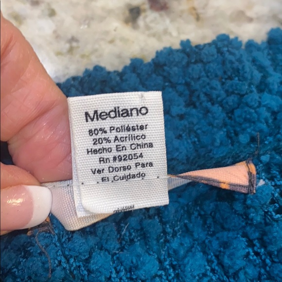 V-Neck Pullover, High-Low Style - Picture 4 of 6